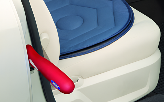 A car seat with a blue cushion is shown. A red safety handle is positioned next to the seat, attached to the car door.