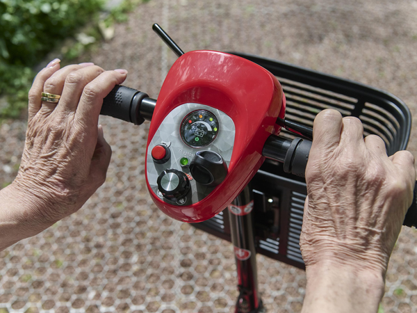 eFly Scooter HandlebarseFly Scooter StorageeFly Scooter Padded Seat