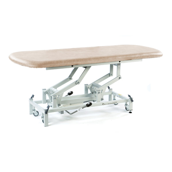 Cream hydraulic therapy hygiene table with height adjustment, metal frame and wheels, clinical design, side view.