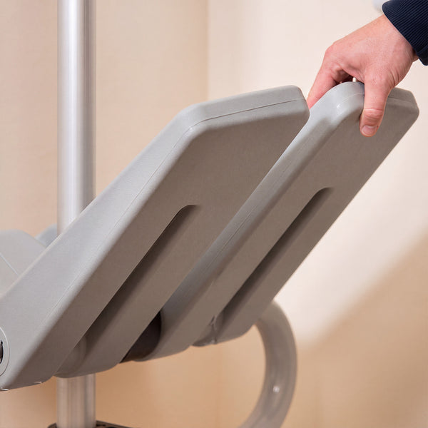 Hand adjusting padded GRIPO Collapsible Seat with sturdy metal frame, suitable for independent use, close-up.